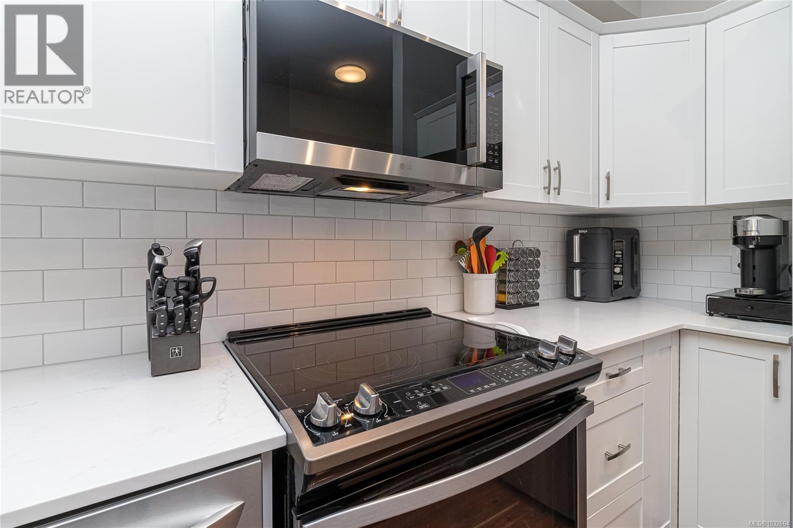 405 364 Goldstream Avenue, Colwood