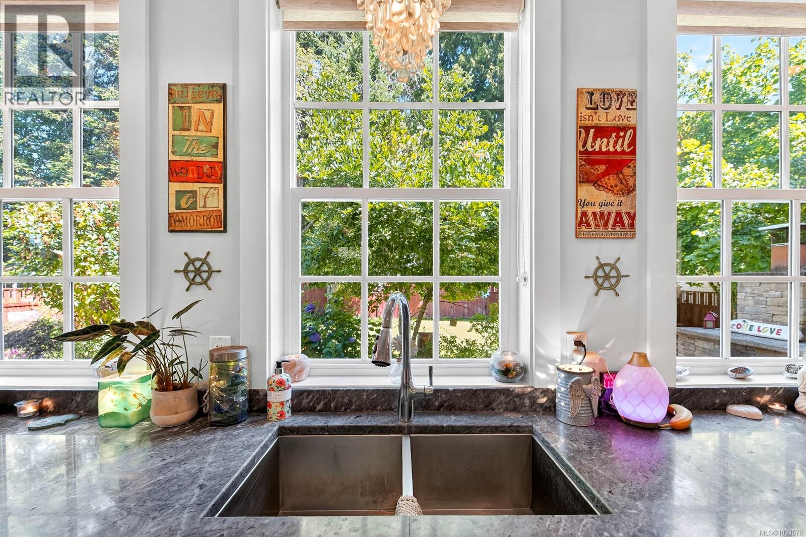 4455 Elizabeth St - 11