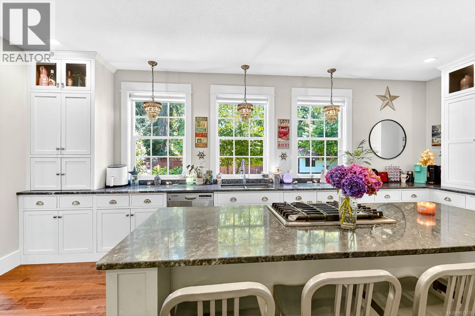 4455 Elizabeth St - 4