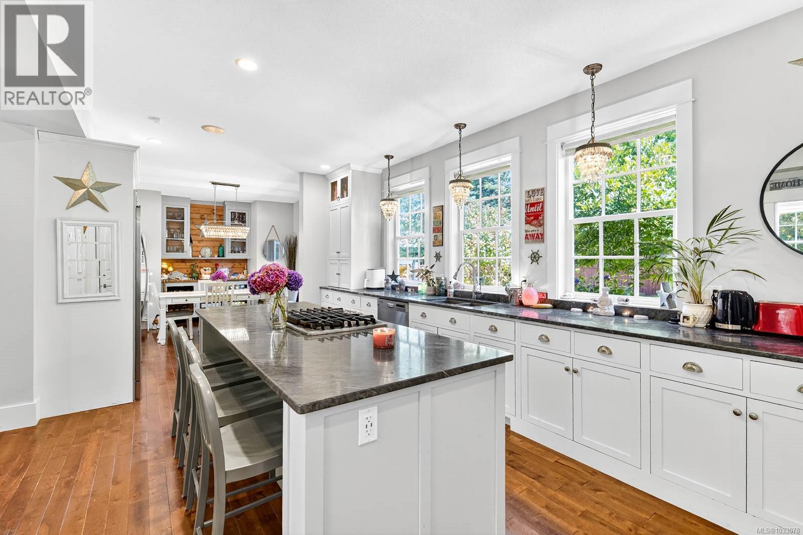 4455 Elizabeth St - 5