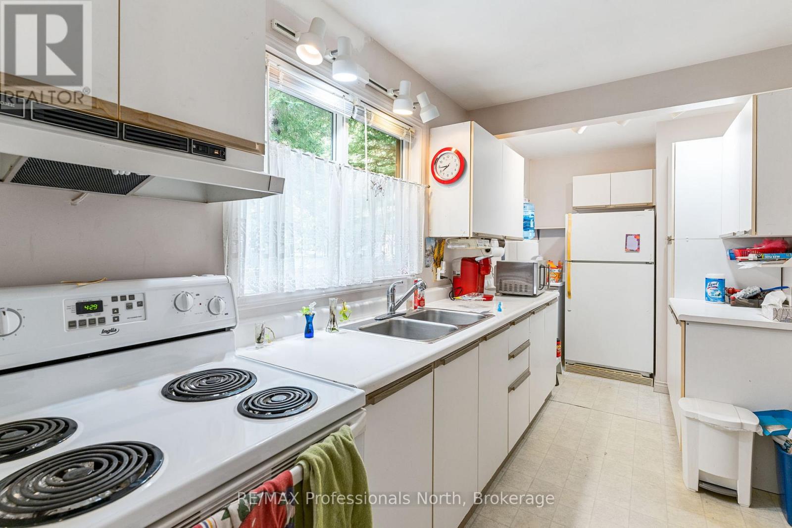 1080 PETTICOAT LANE - 12