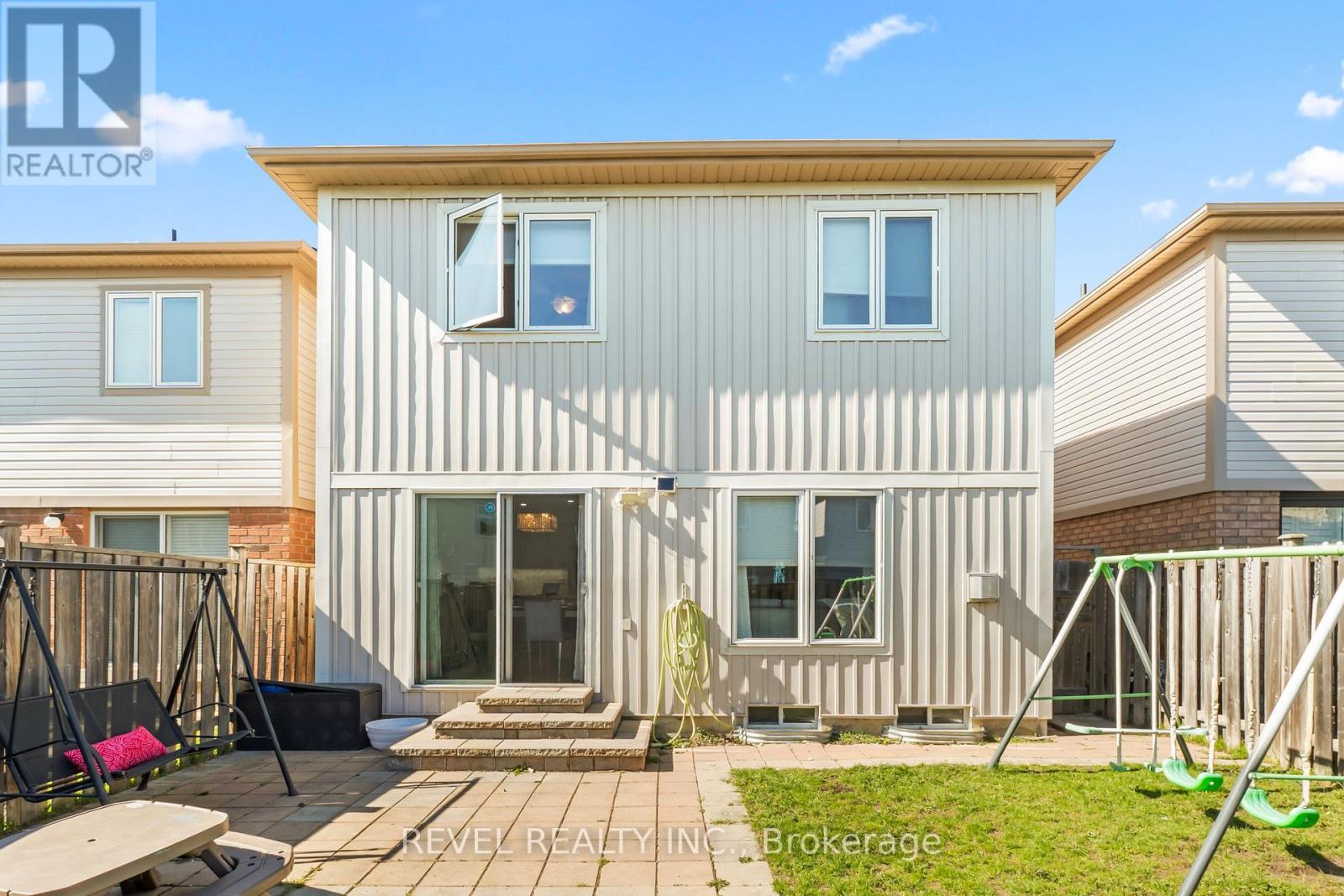 15 DONLEVY CRESCENT - 30