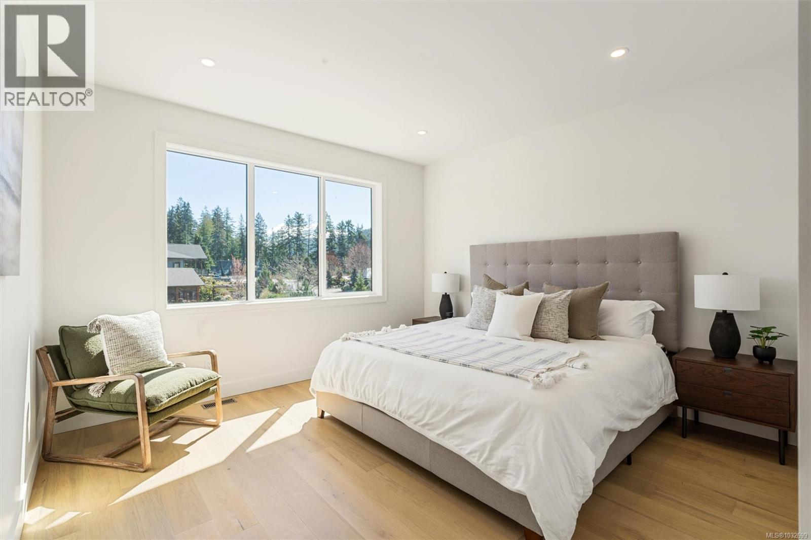  9382 Lakefront Rise, Lake Cowichan