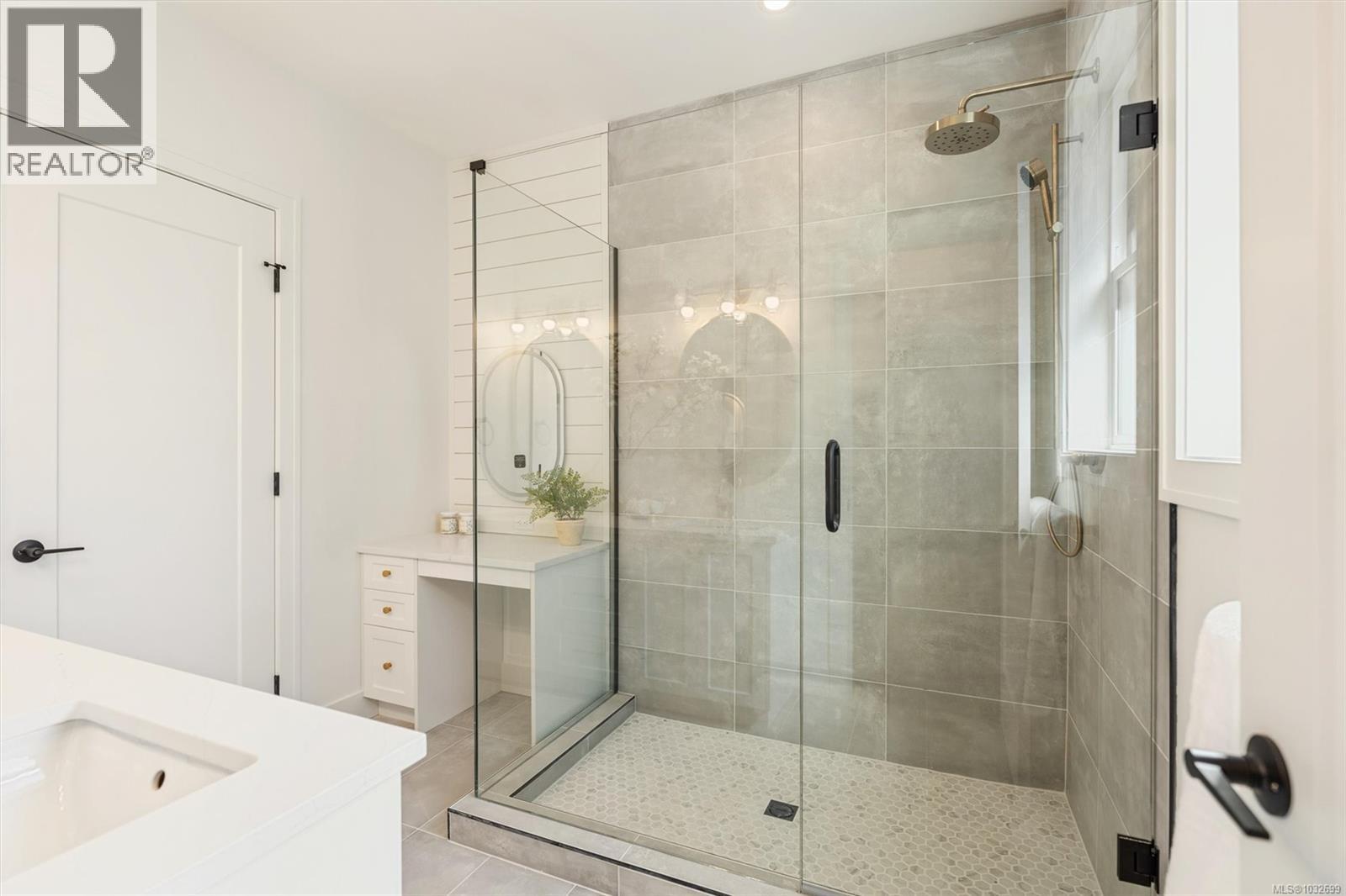  9382 Lakefront Rise, Lake Cowichan