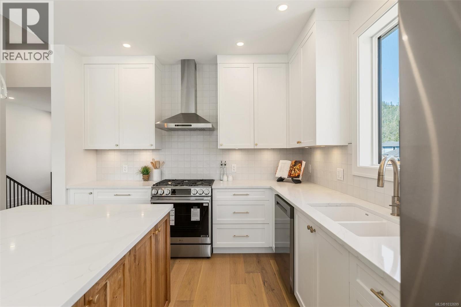  9382 Lakefront Rise, Lake Cowichan