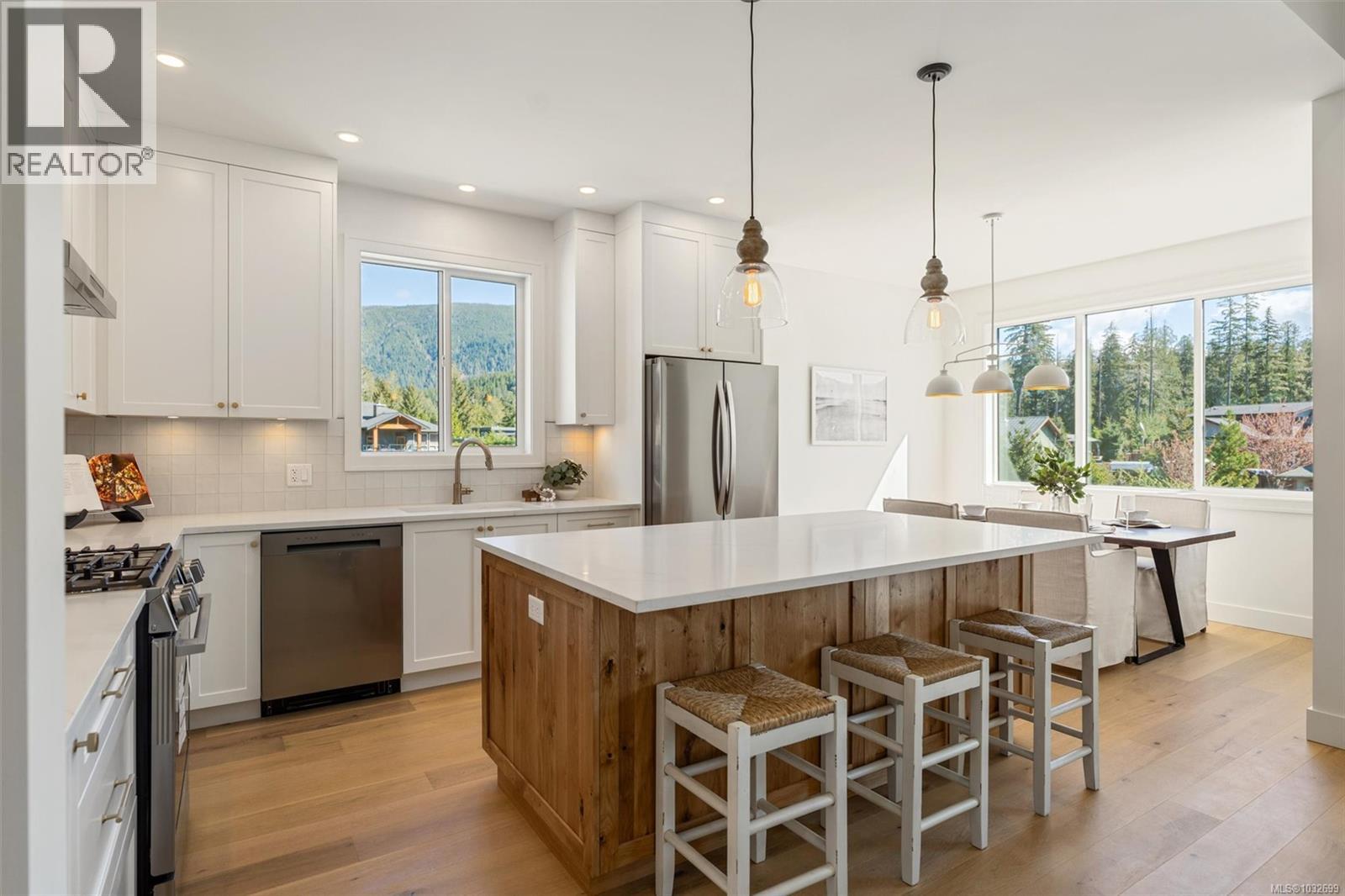  9382 Lakefront Rise, Lake Cowichan