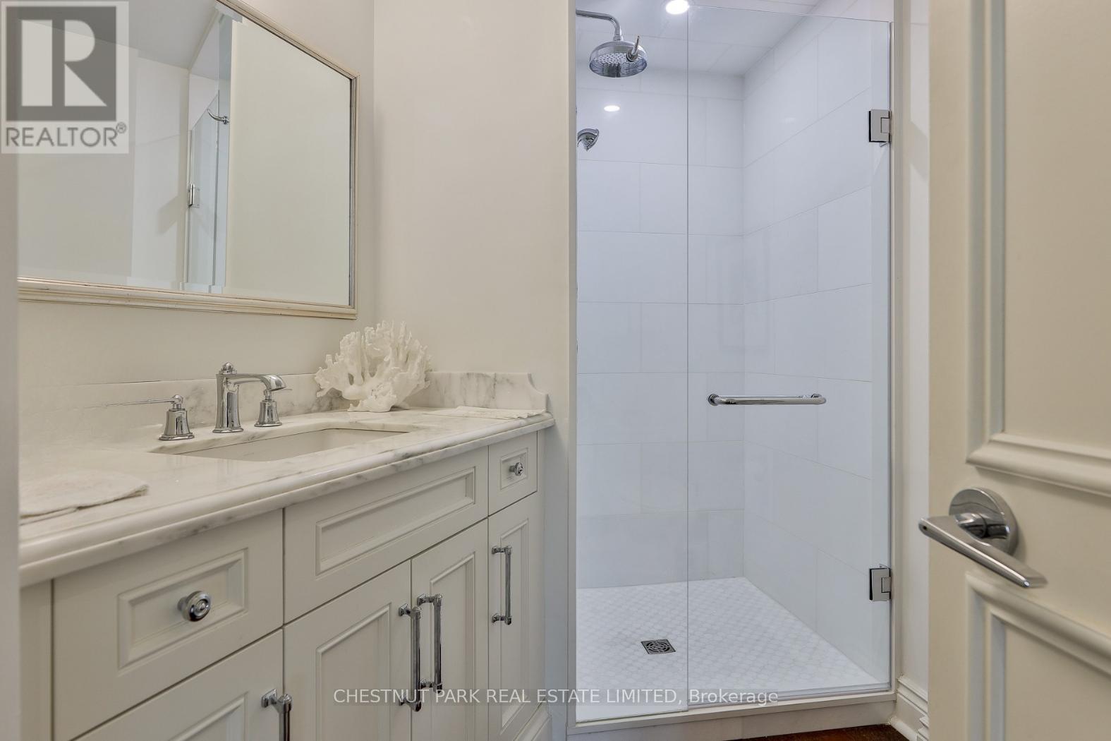 #204 77 AVENUE ROAD - 25