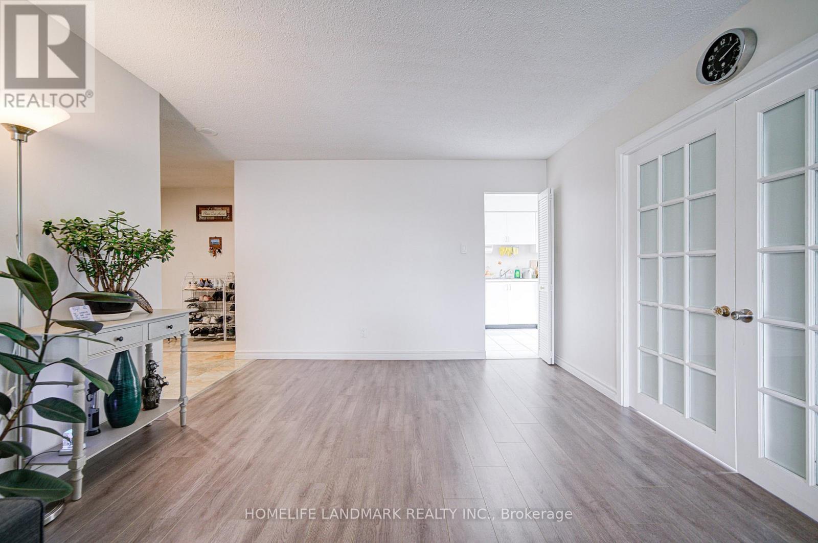 #303 1 REIDMOUNT AVENUE - 14