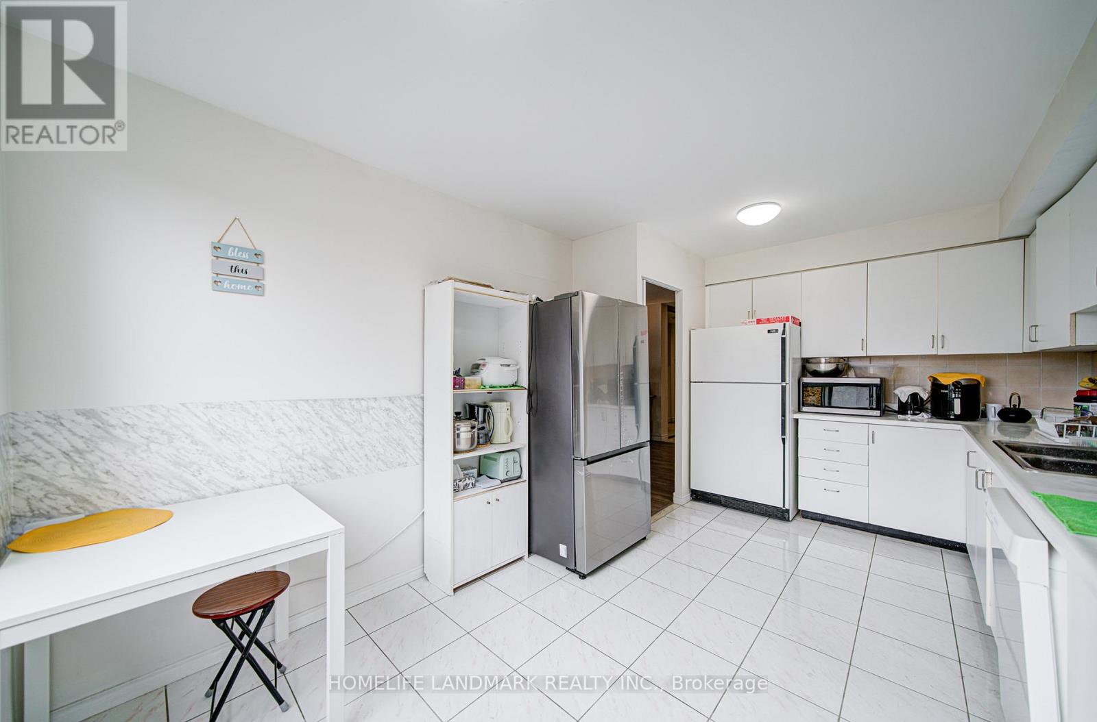 #303 1 REIDMOUNT AVENUE - 16