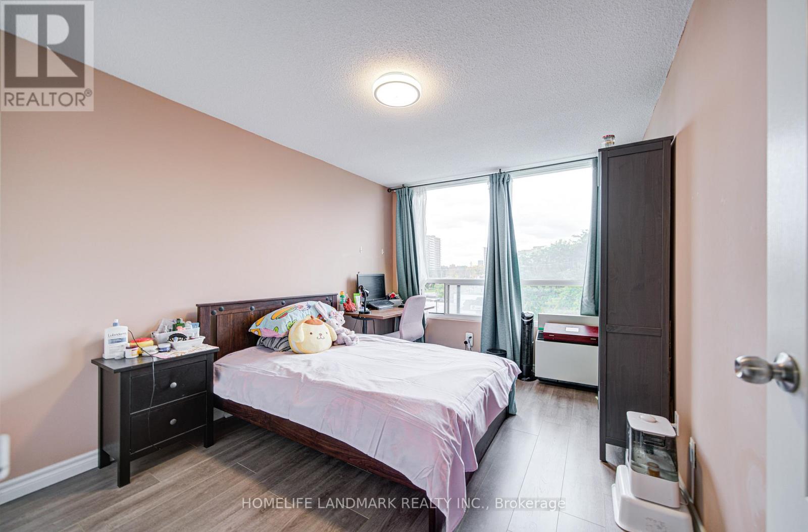 #303 1 REIDMOUNT AVENUE - 33