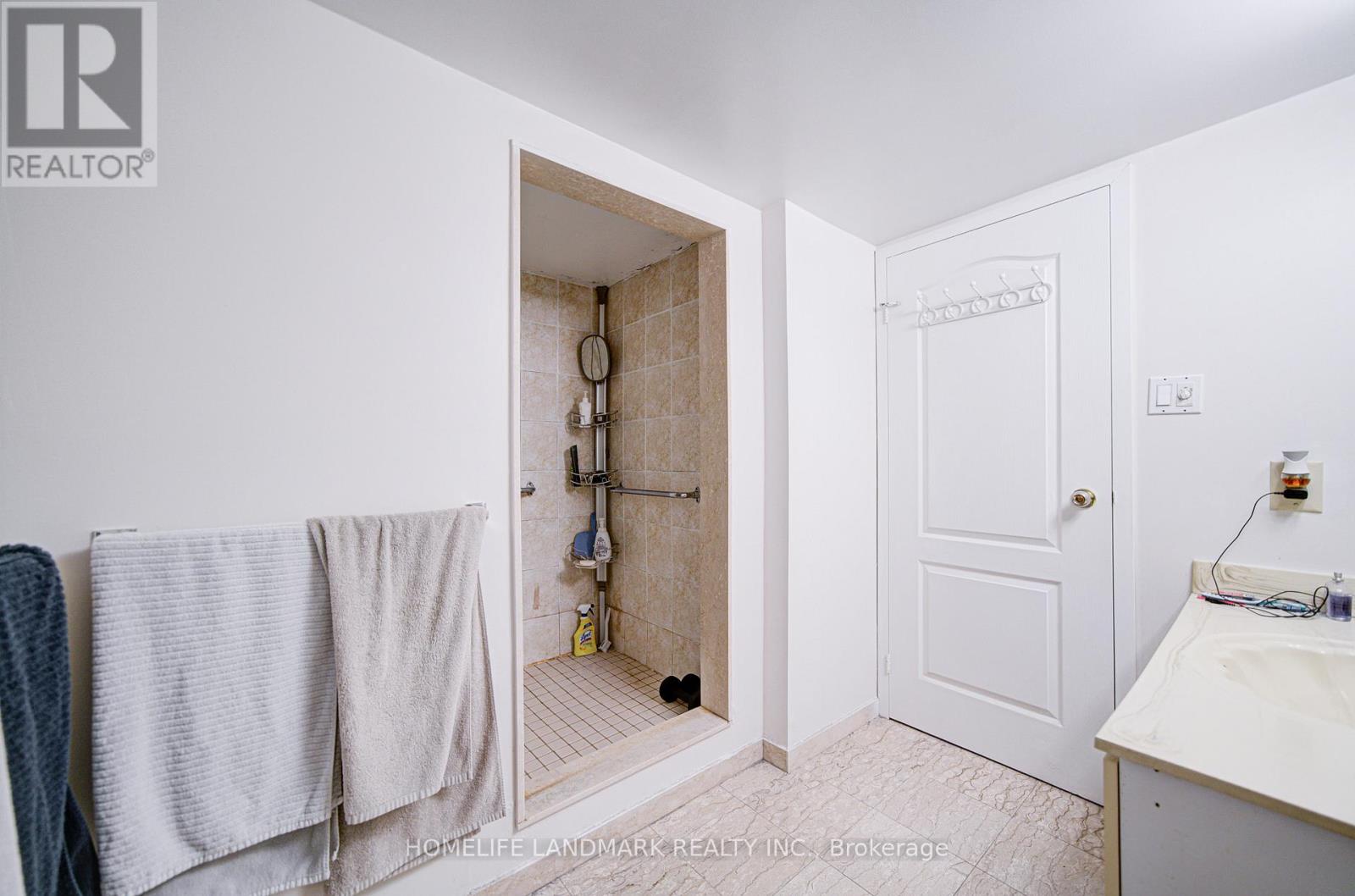 #303 1 REIDMOUNT AVENUE - 41