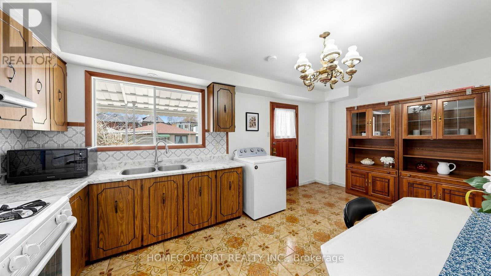 76 BARRINGTON AVENUE - 16