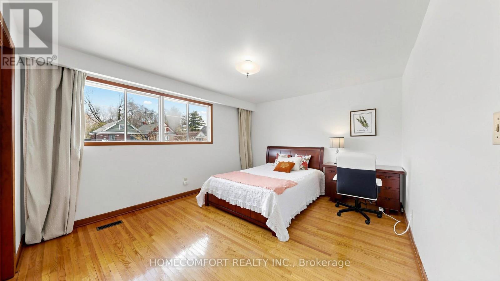 76 BARRINGTON AVENUE - 21