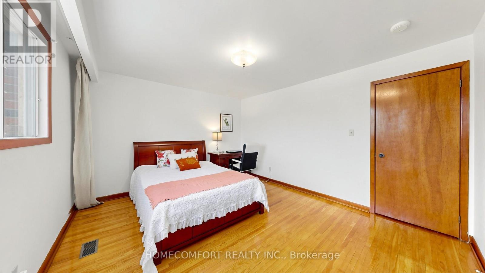 76 BARRINGTON AVENUE - 23