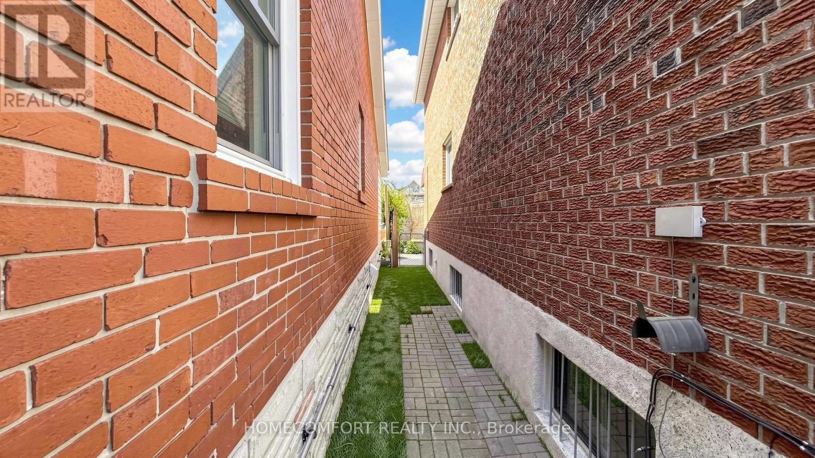 76 BARRINGTON AVENUE - 46