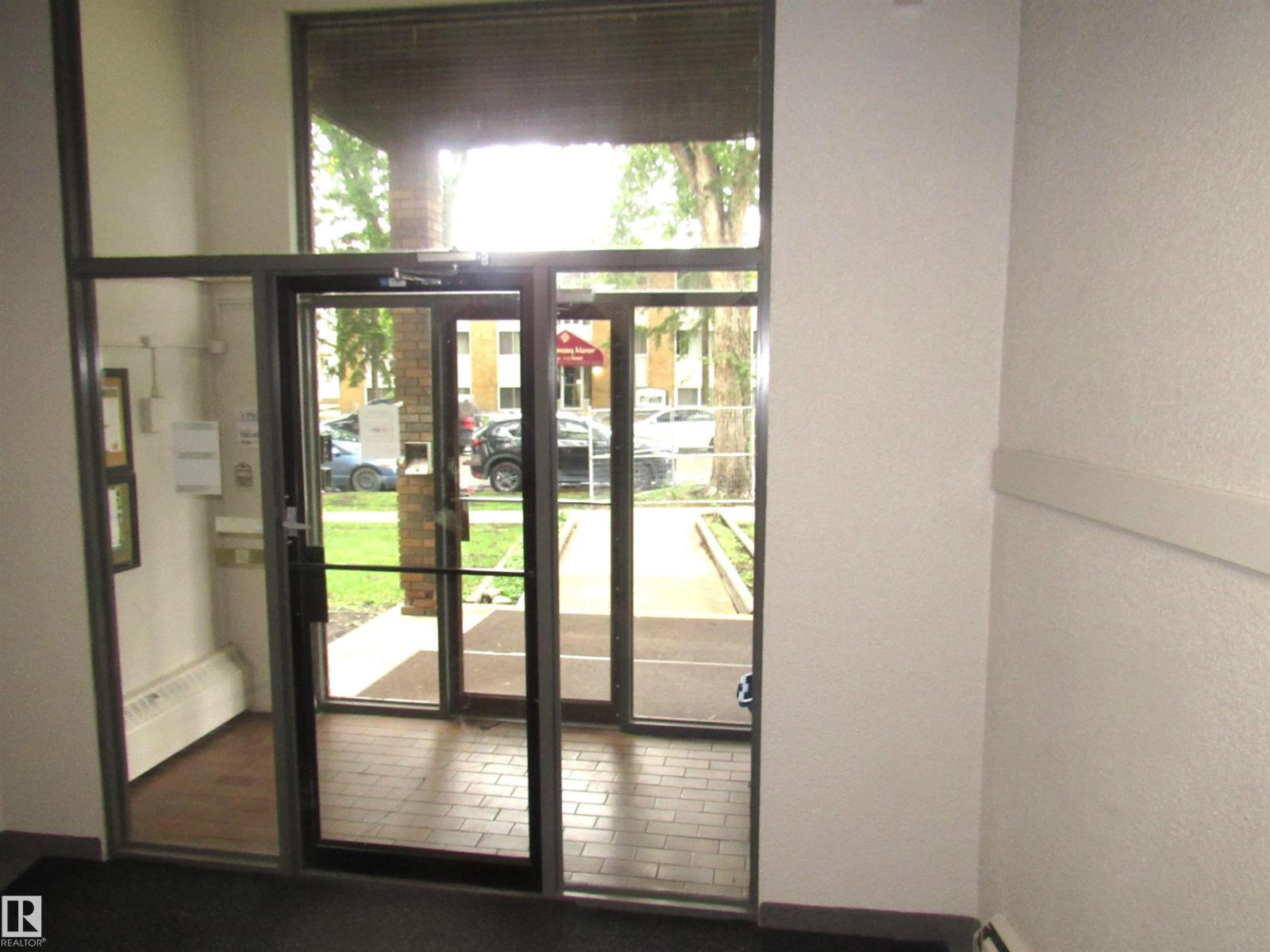 #404 10335 117 ST NW - 4