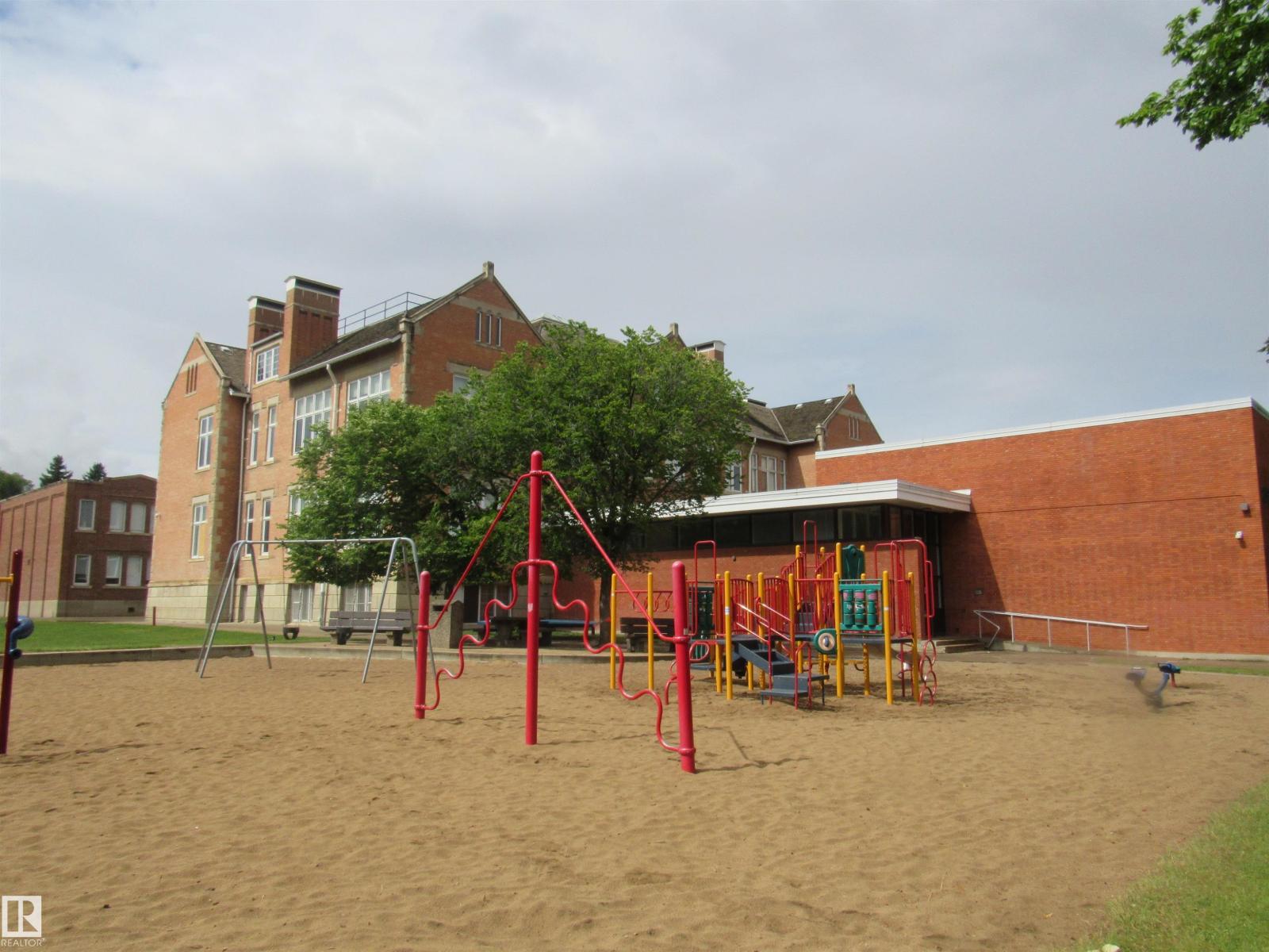 #404 10335 117 ST NW - 40
