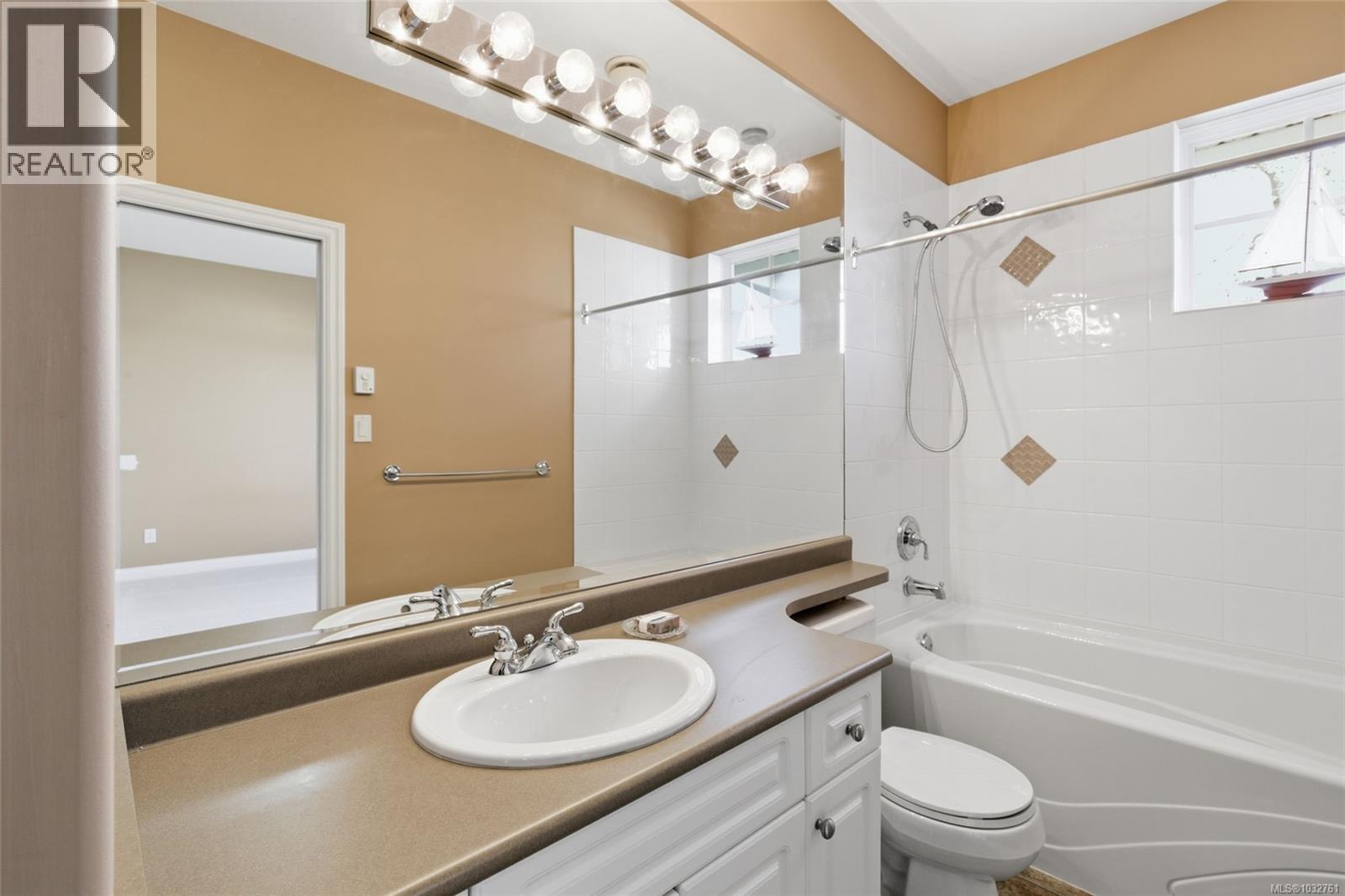 1354 Saturna Dr - 18