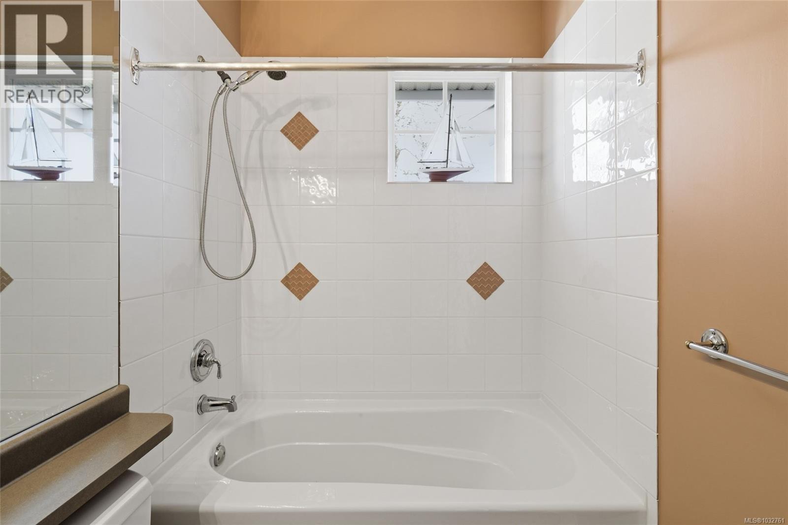 1354 Saturna Dr - 32