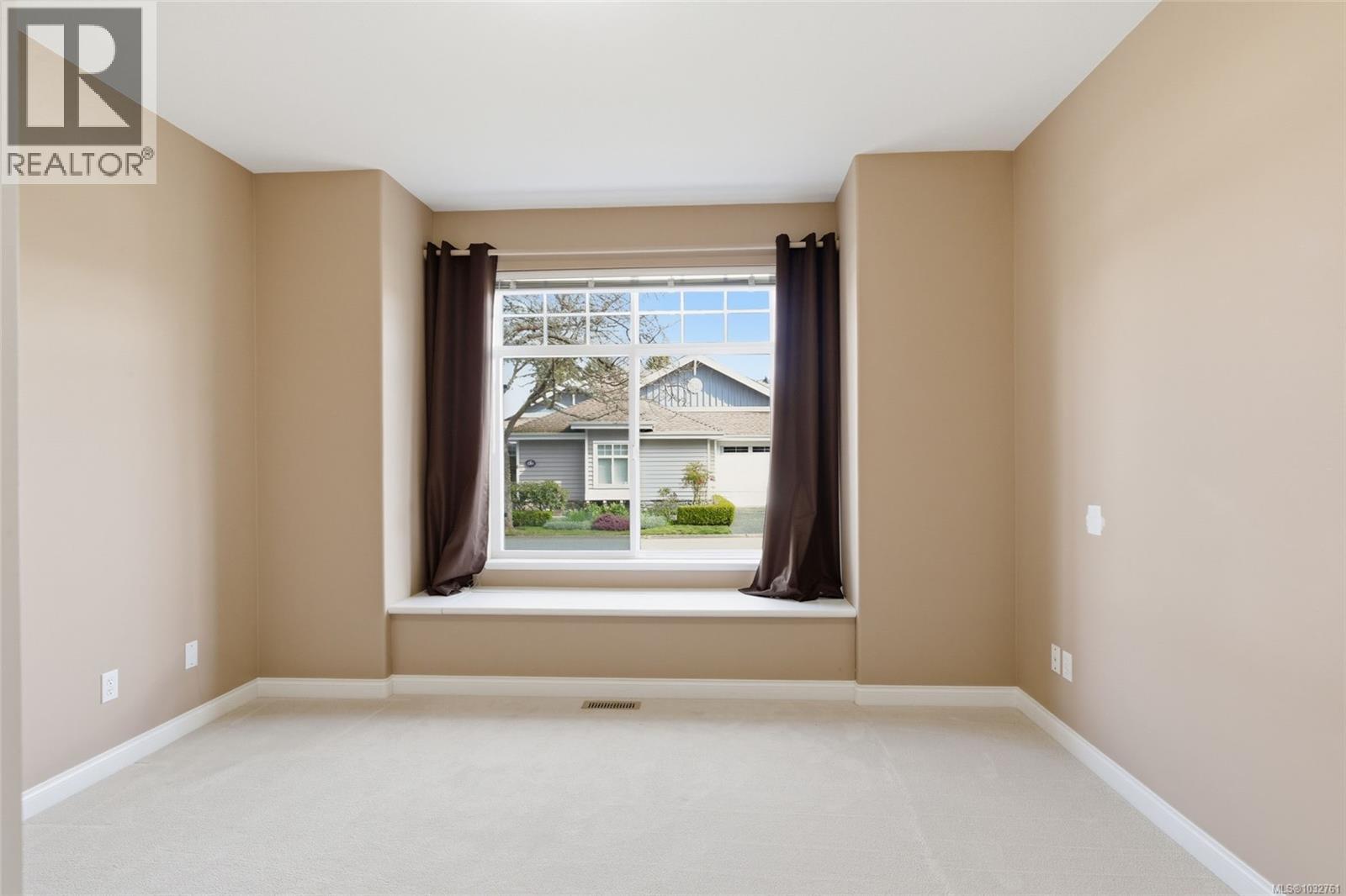 1354 Saturna Dr - 33