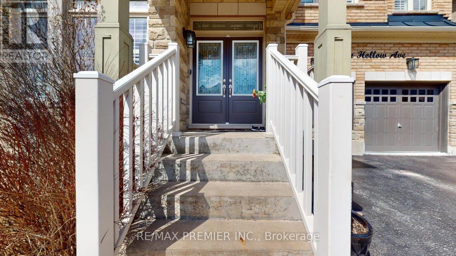 48 HERON HOLLOW AVENUE — photo 2
