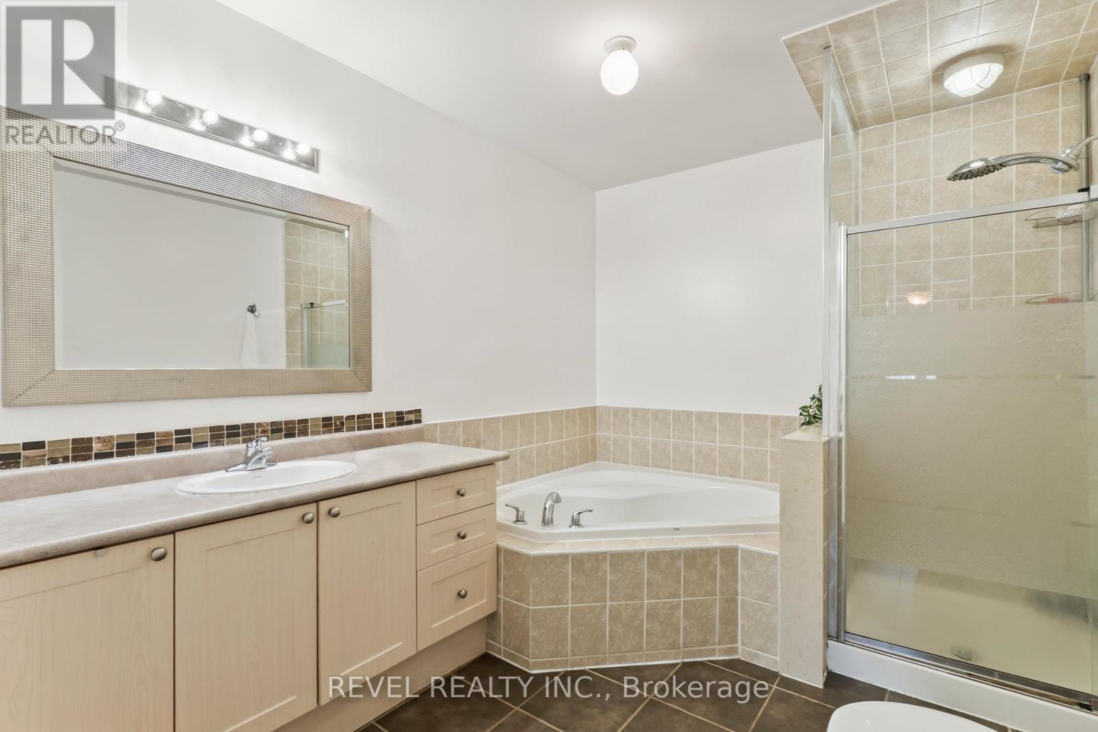 15 DONLEVY CRESCENT - 21