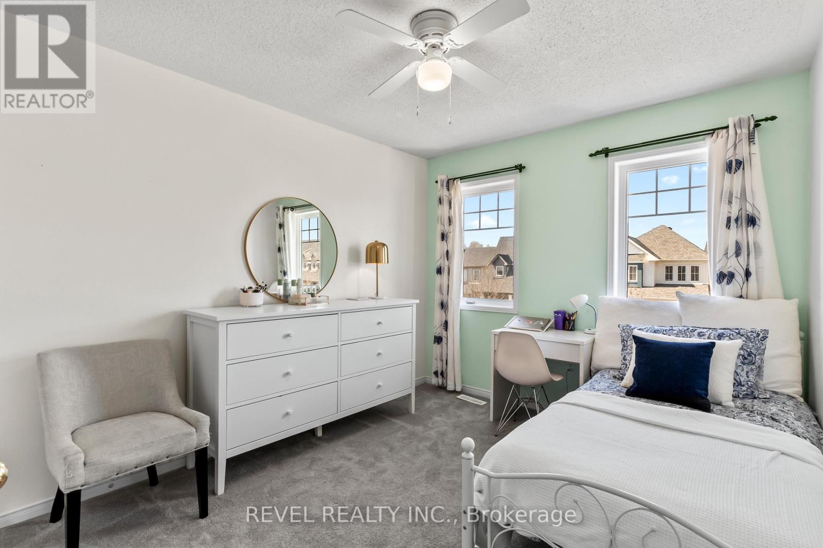 15 DONLEVY CRESCENT - 25