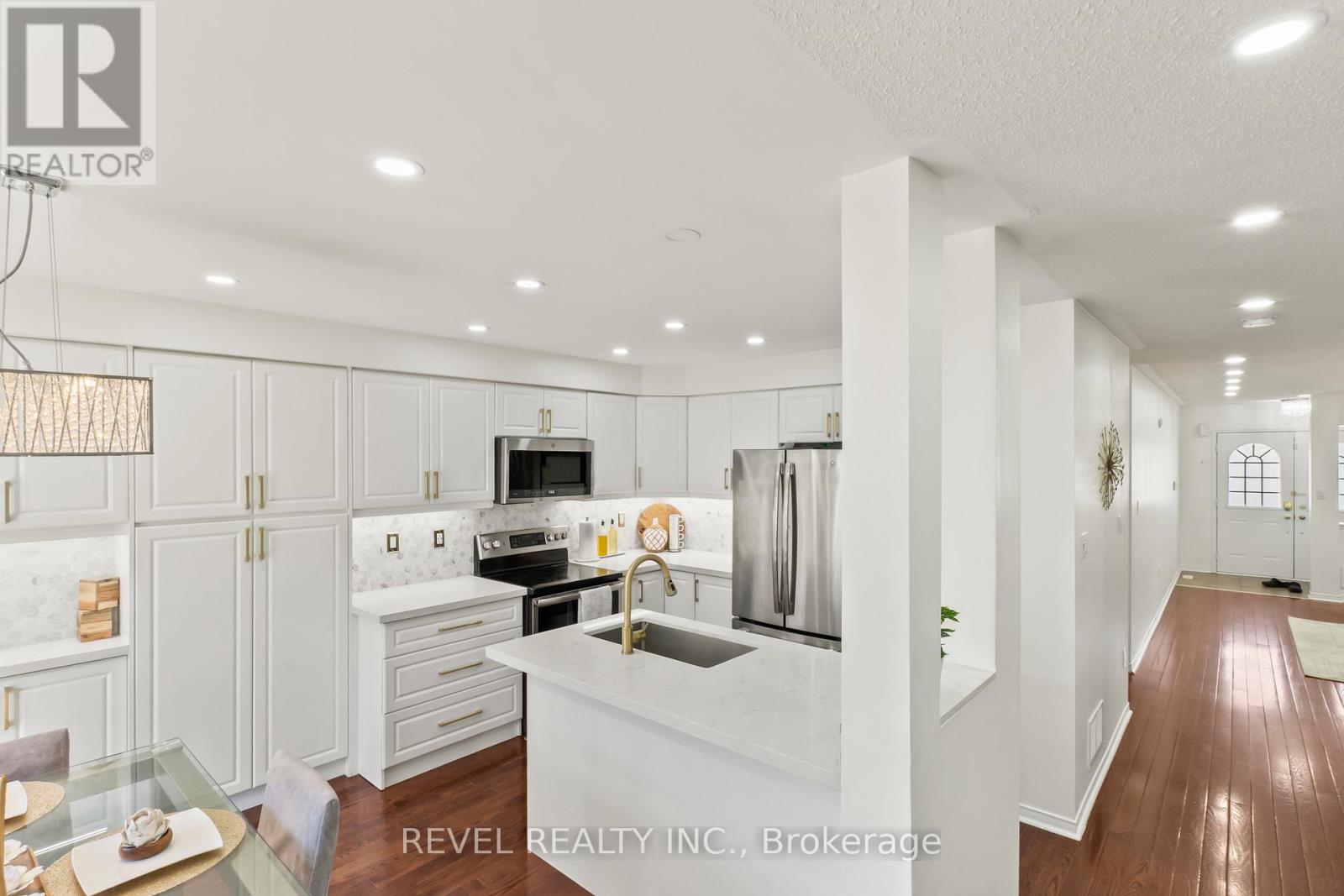 15 DONLEVY CRESCENT - 17