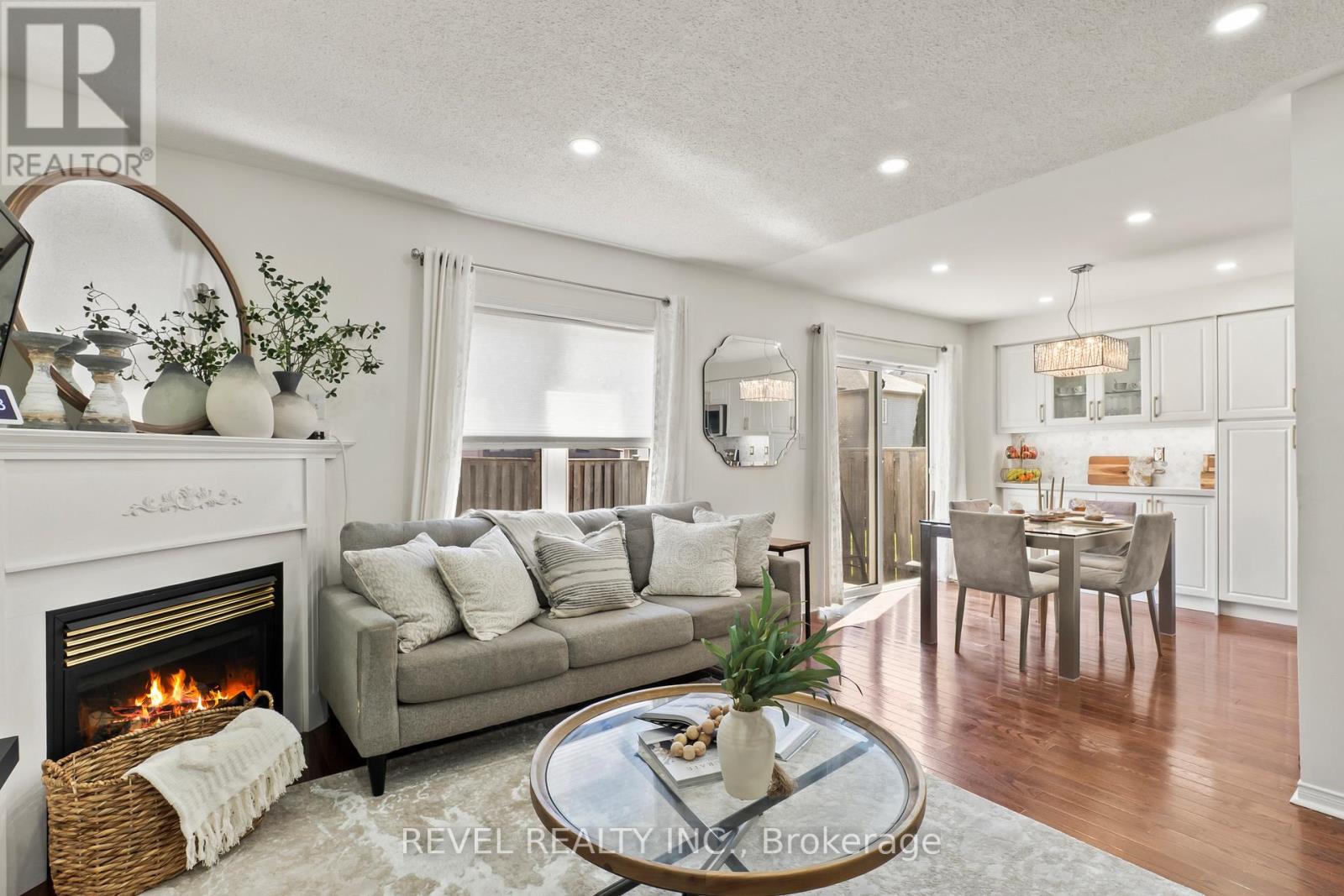15 DONLEVY CRESCENT - 11