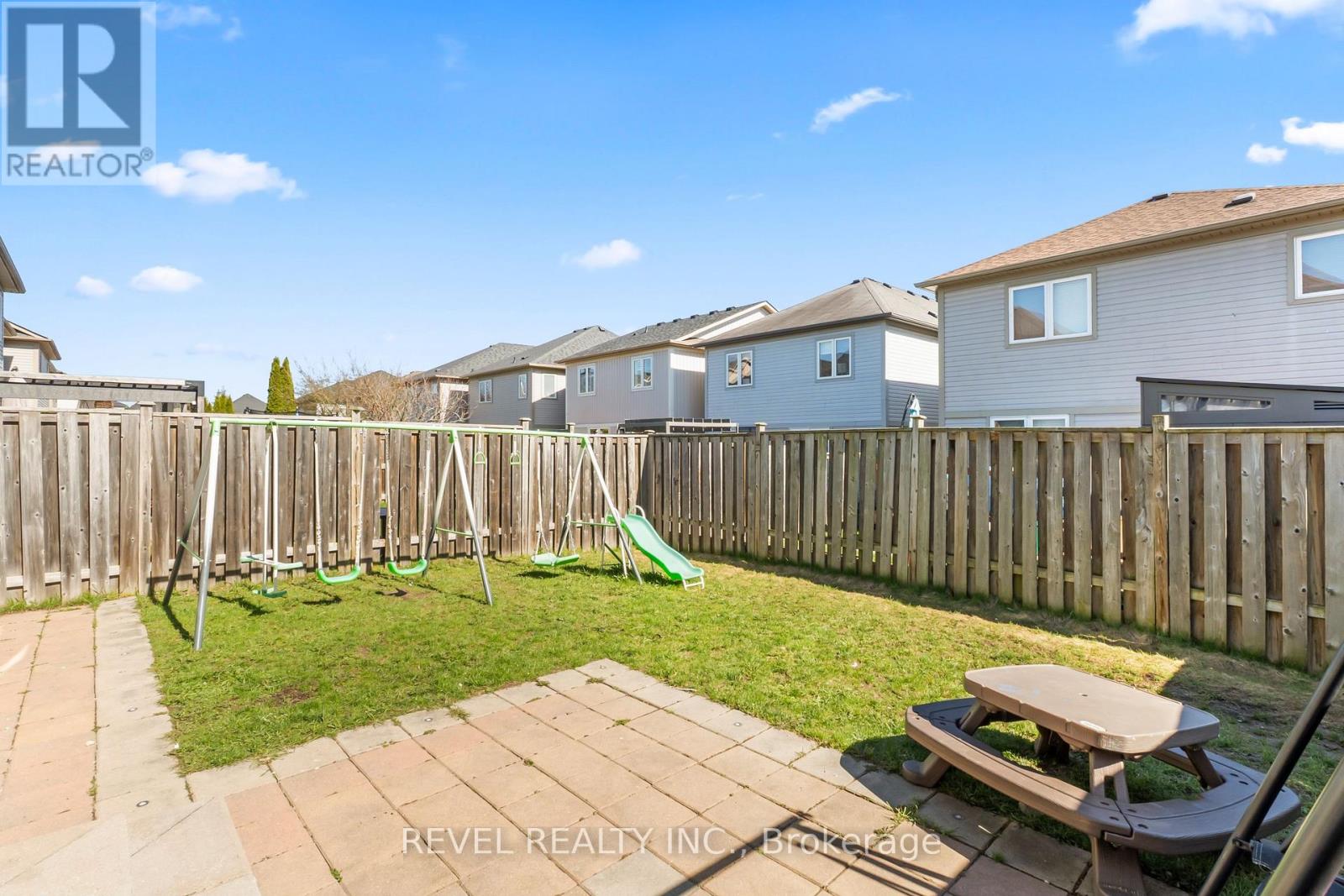 15 DONLEVY CRESCENT - 27