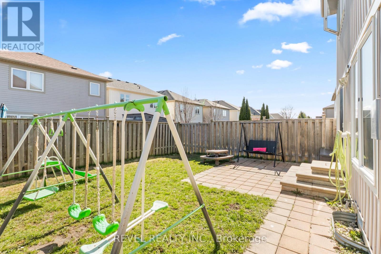 15 DONLEVY CRESCENT - 29