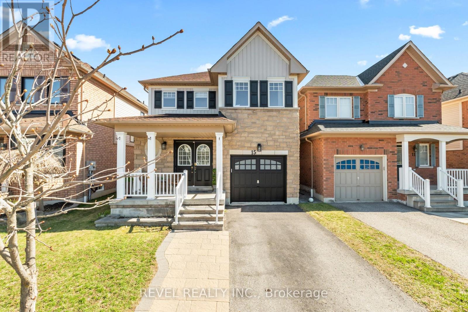 15 DONLEVY CRESCENT - 31