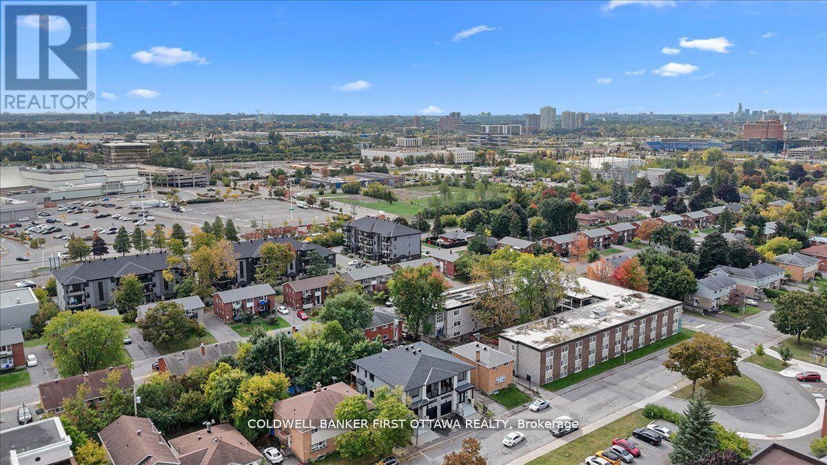 562 QUEEN MARY STREET — photo 45