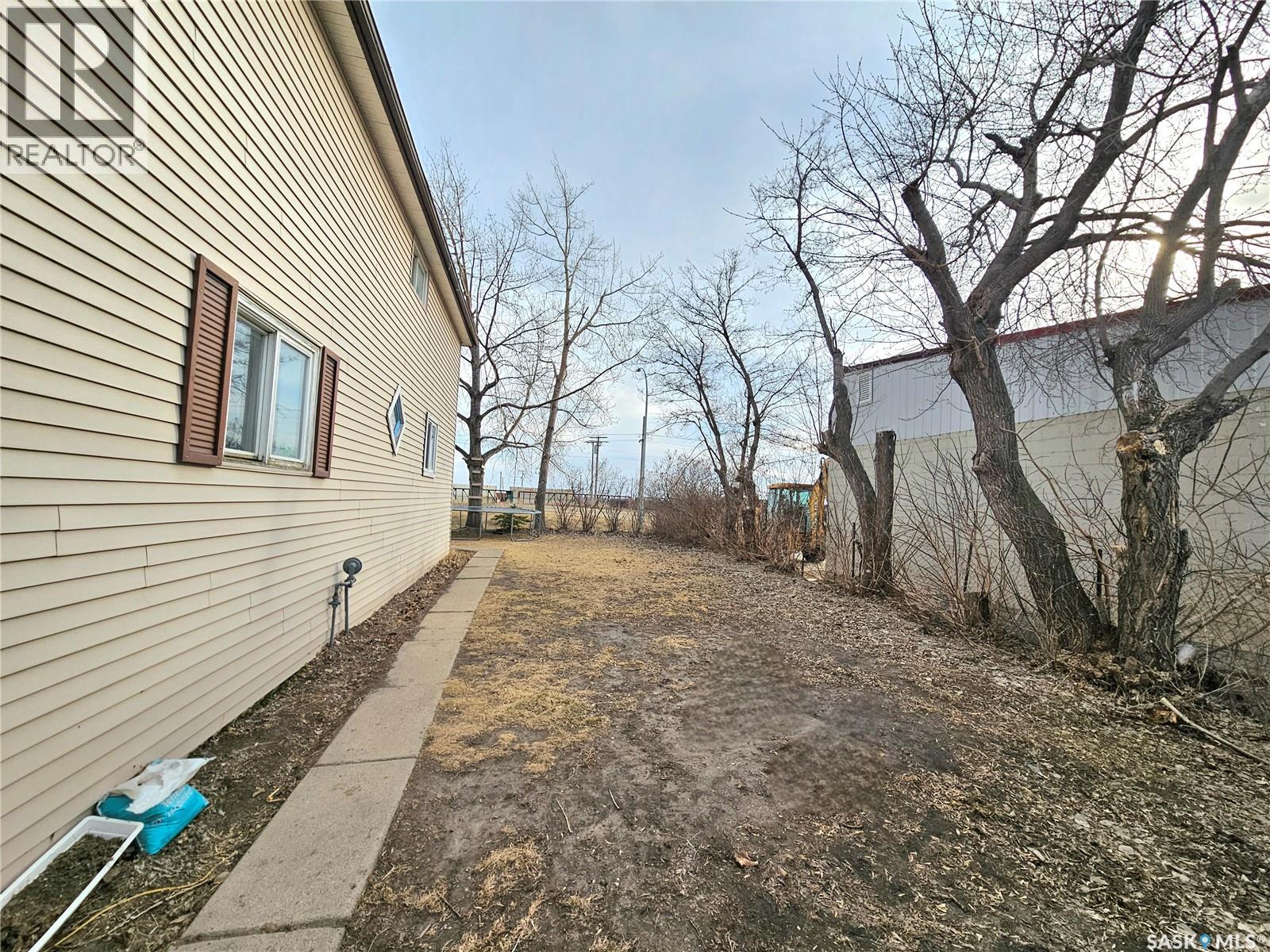 464 1st AVENUE E — photo 39
