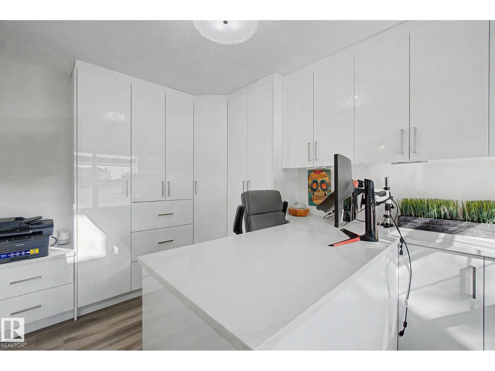 1850 Towne Centre BV NW, Edmonton