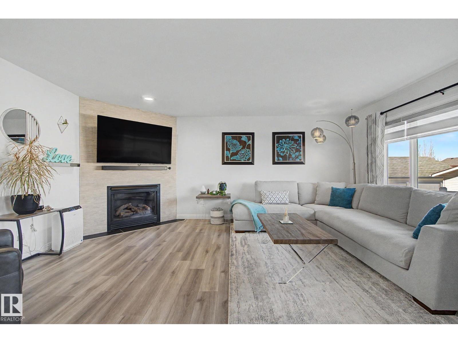 1850 Towne Centre BV NW, Edmonton