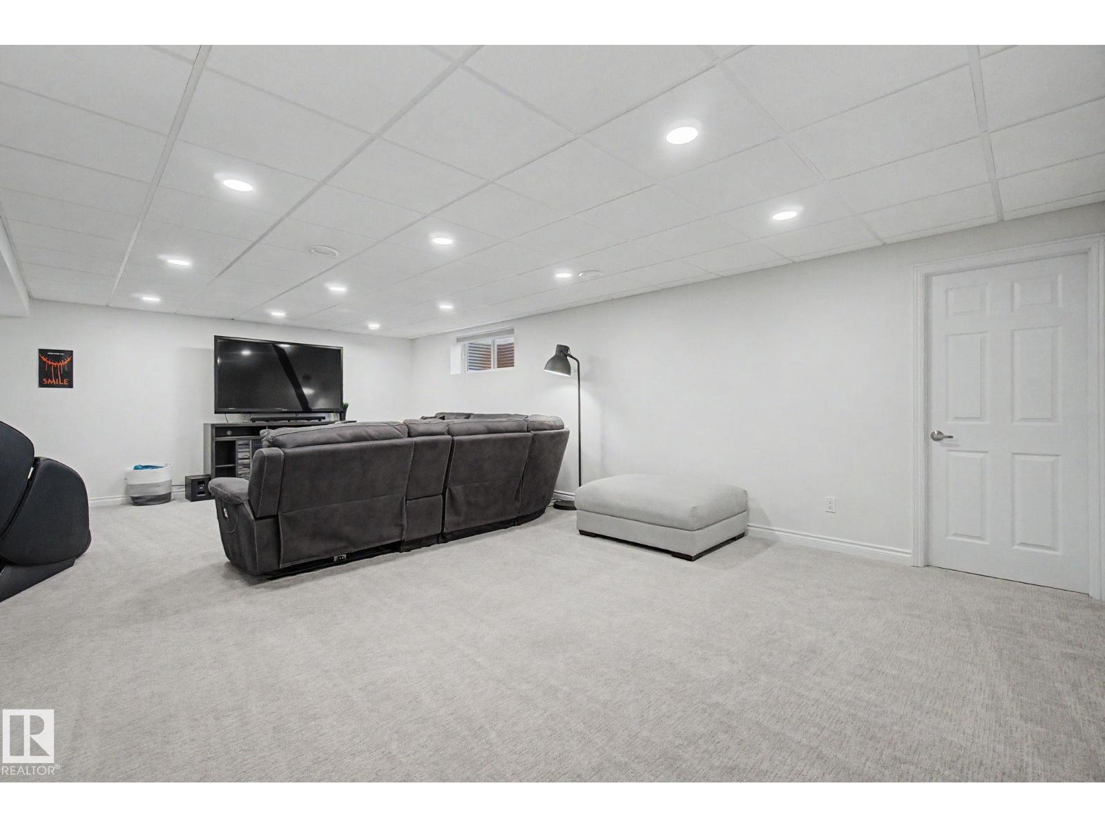 1850 Towne Centre BV NW, Edmonton