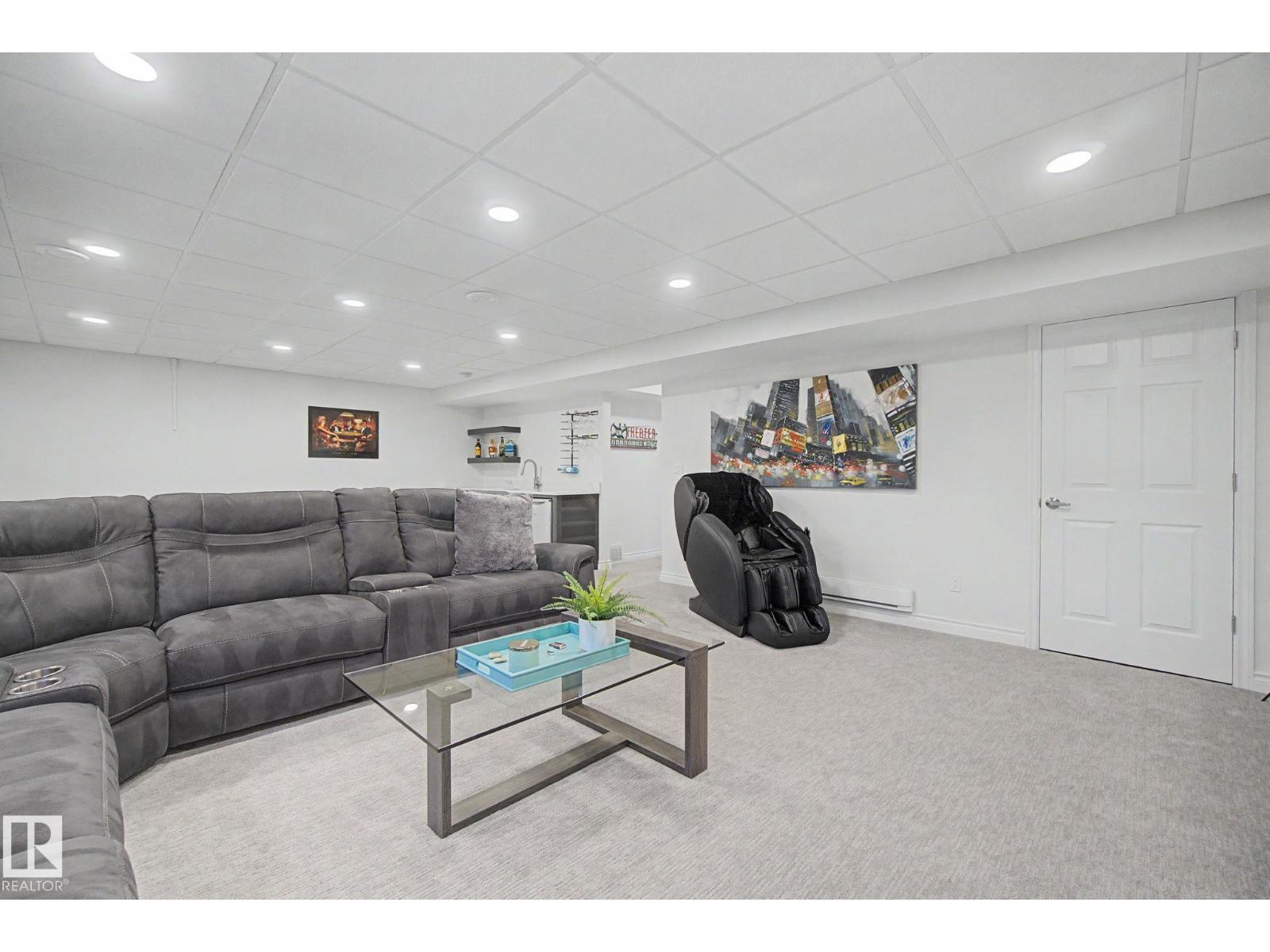 1850 Towne Centre BV NW, Edmonton