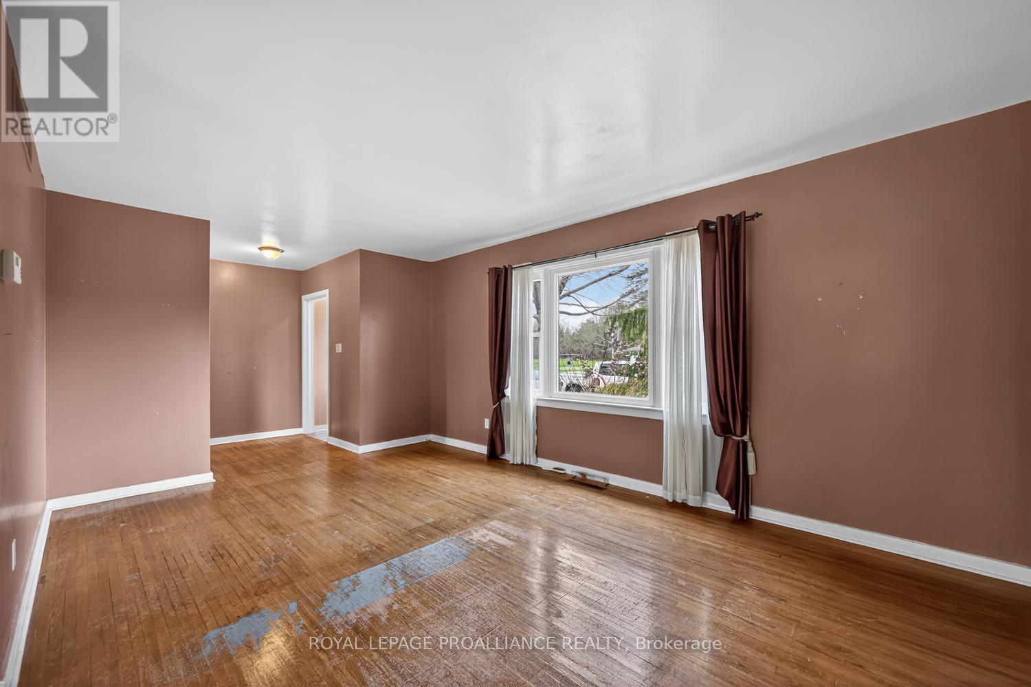 773 ROYAL CRESCENT — photo 6
