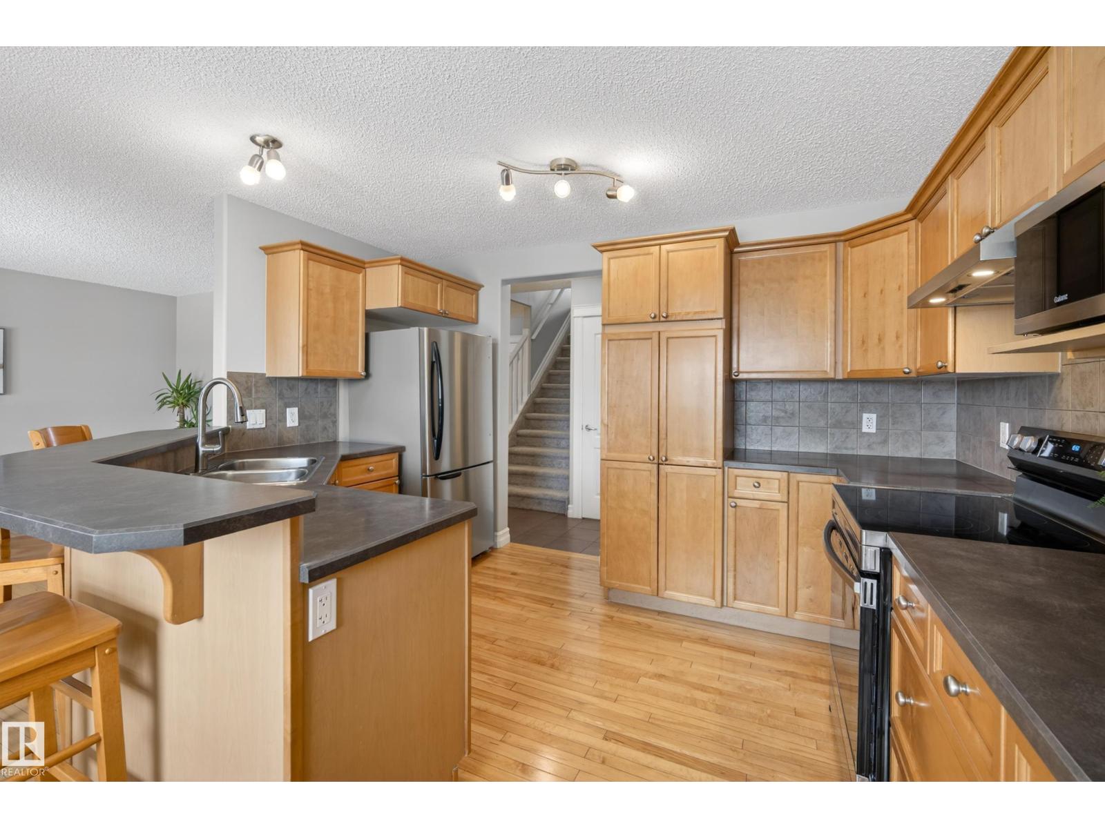 2012 126 ST SW, Edmonton