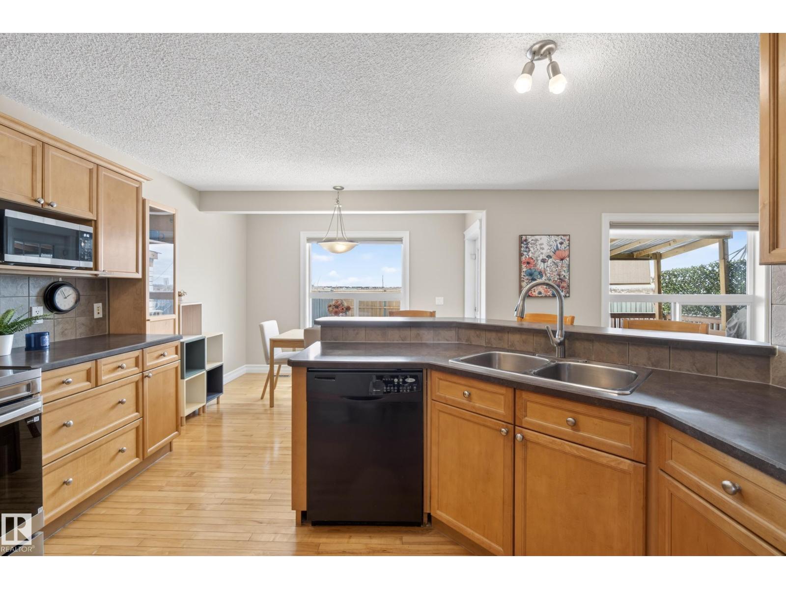 2012 126 ST SW, Edmonton