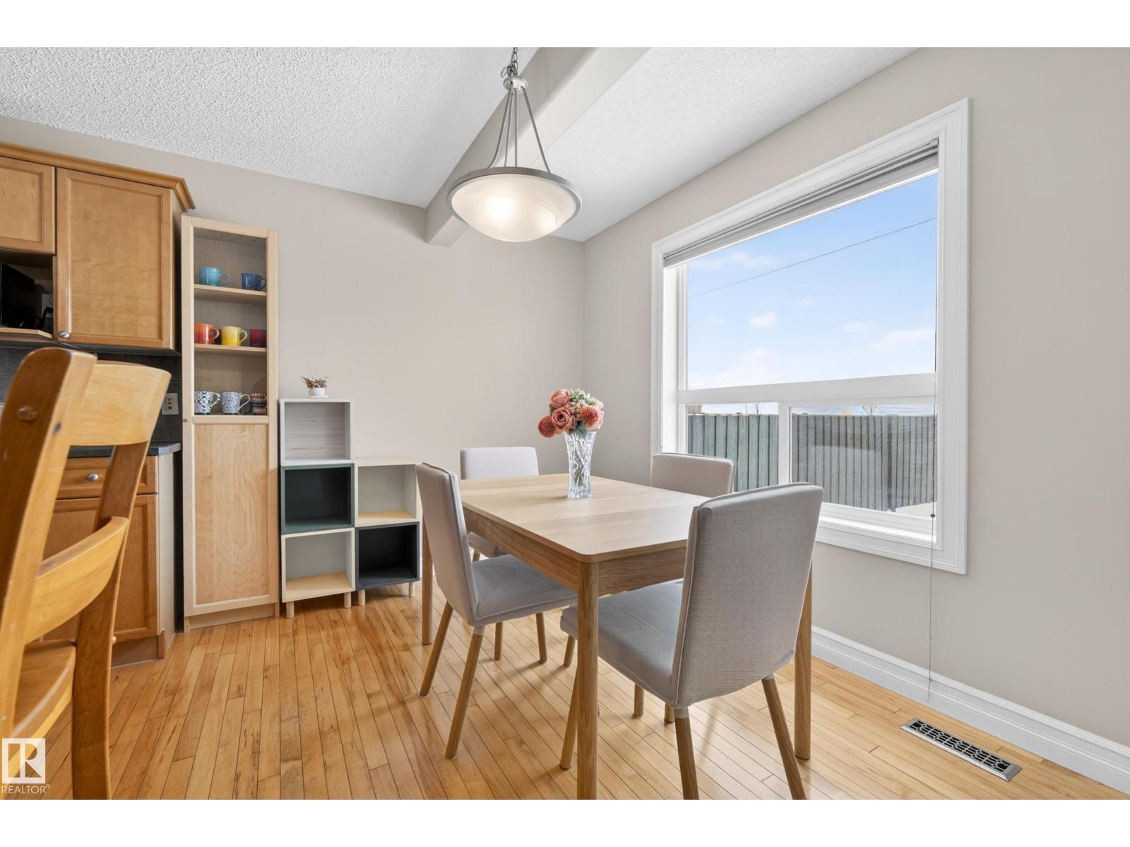 2012 126 ST SW, Edmonton