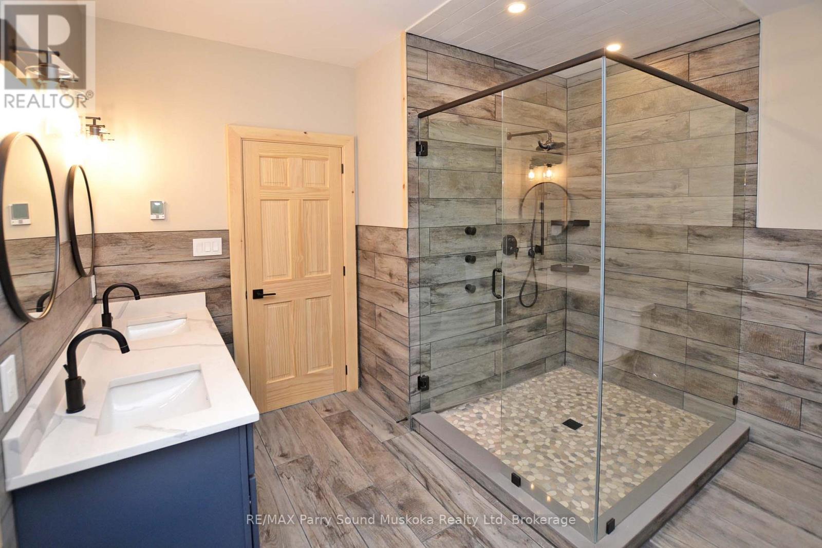 En-Suite Custom shower