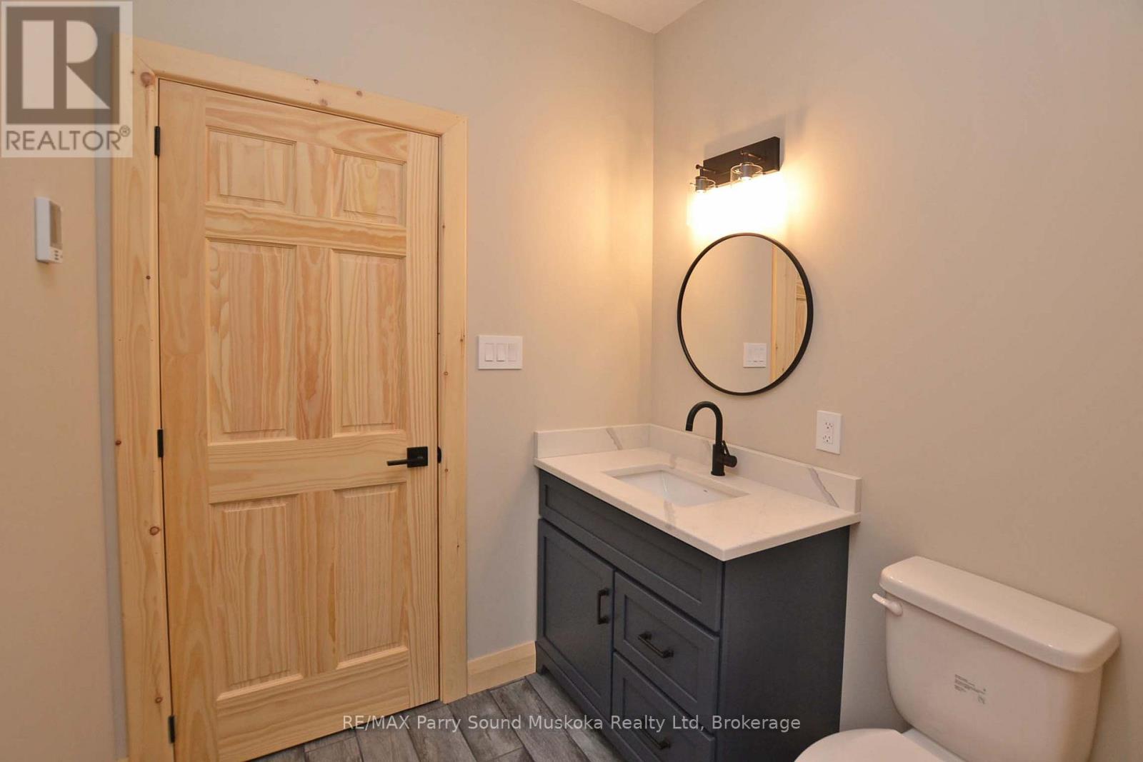 Main Floor 4 Piece Bath