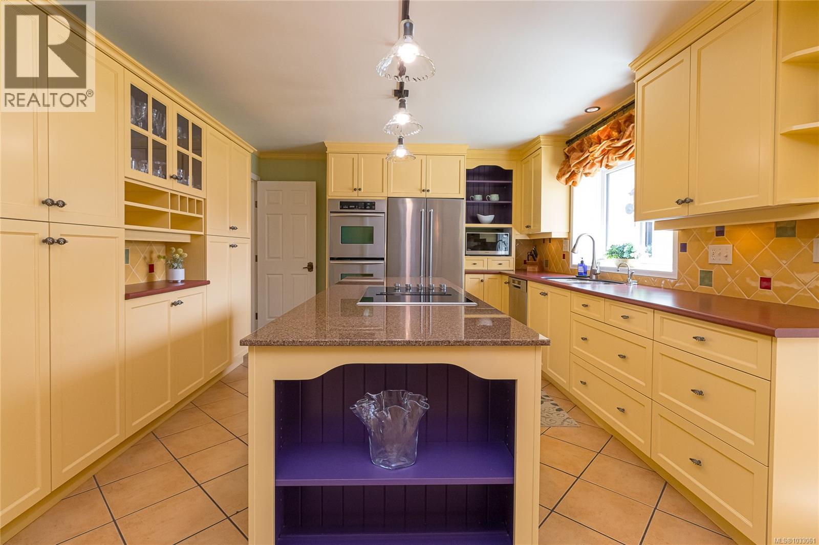  2557 Annabern Crescent, Saanich