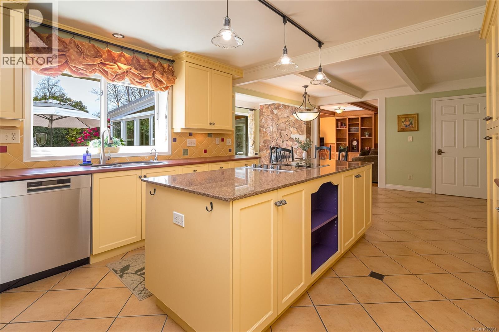  2557 Annabern Crescent, Saanich