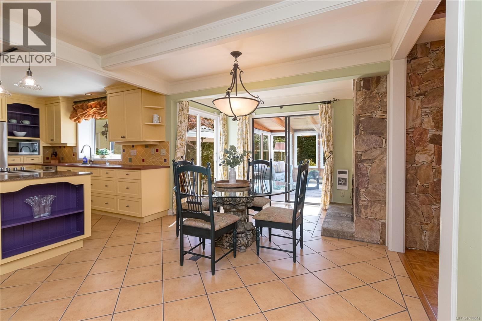 2557 Annabern Cres - 14