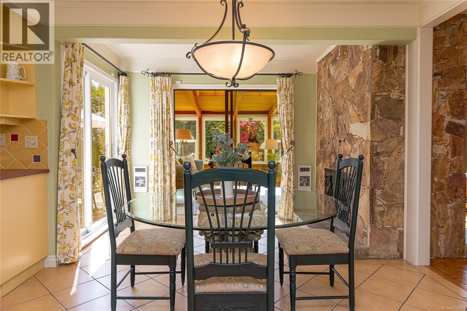 2557 Annabern Cres - 15