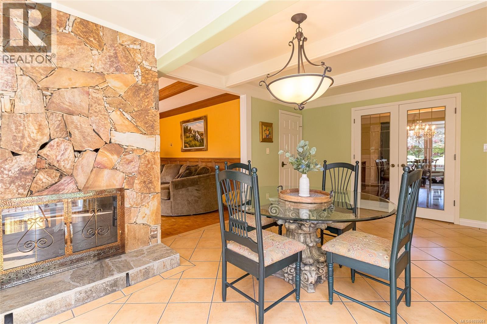  2557 Annabern Crescent, Saanich