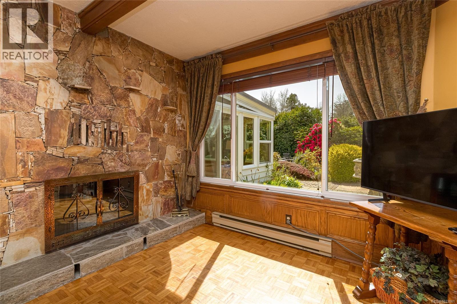  2557 Annabern Crescent, Saanich